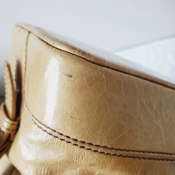 CELINE Wrinkled Patent Leather Handbag Shoulder Bag Beige Tan Tote Triomphe - Picture 15 of 16